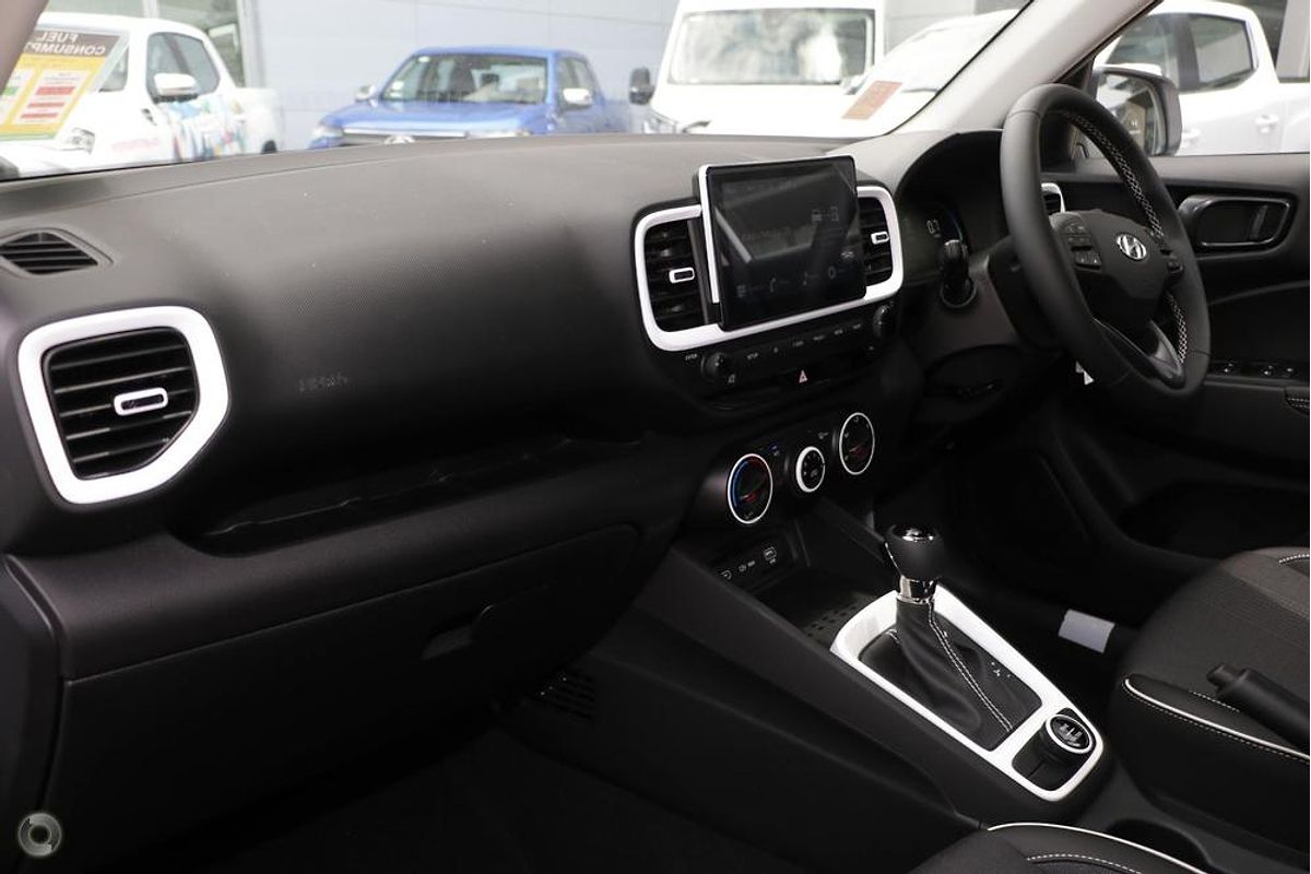 2025 Hyundai Venue Active QX.V5