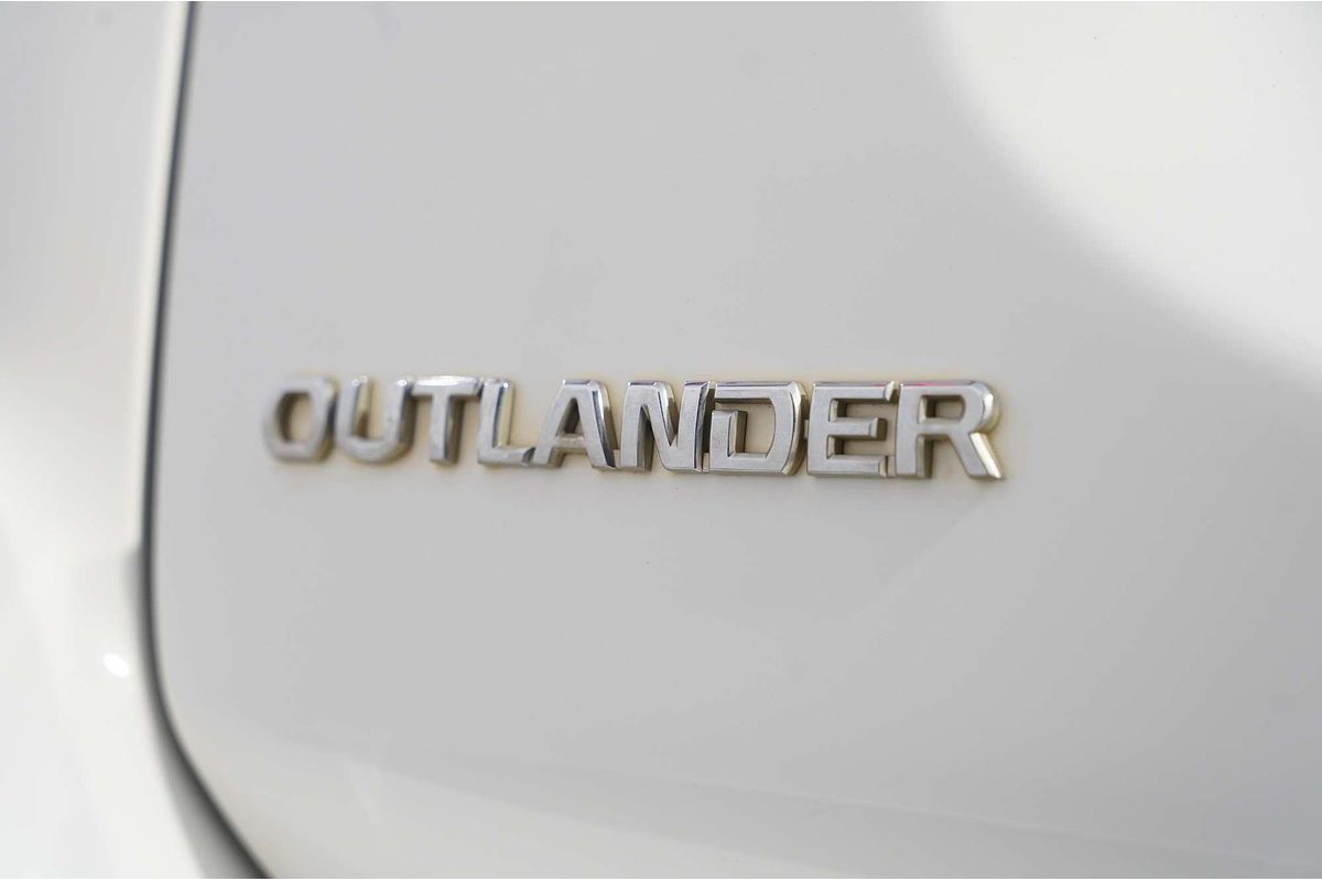 2016 Mitsubishi Outlander LS Safety Pack ZK