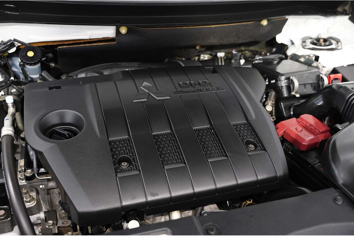 2016 Mitsubishi Outlander LS Safety Pack ZK