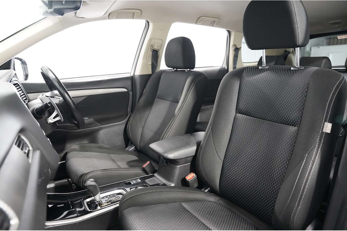 2016 Mitsubishi Outlander LS Safety Pack ZK