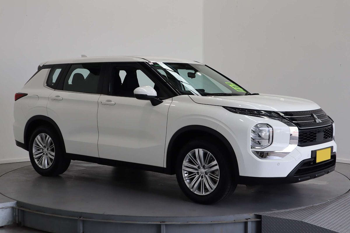 2022 Mitsubishi Outlander ES ZM