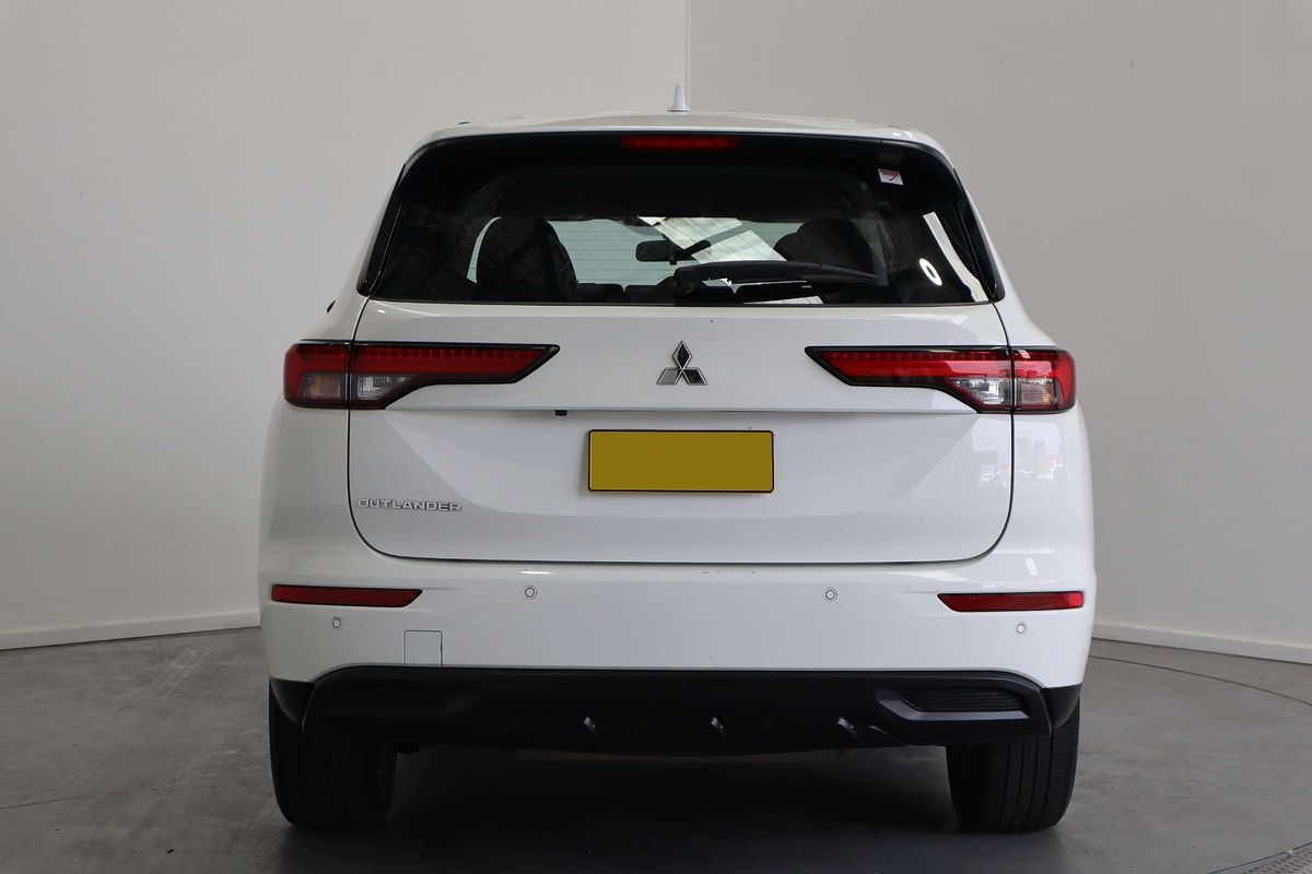 2022 Mitsubishi Outlander ES ZM