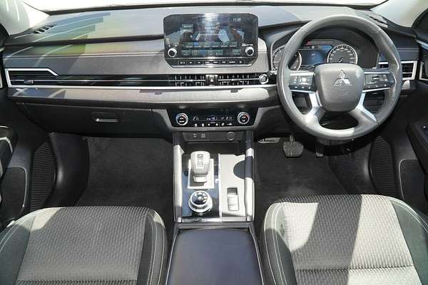2022 Mitsubishi Outlander ES ZM