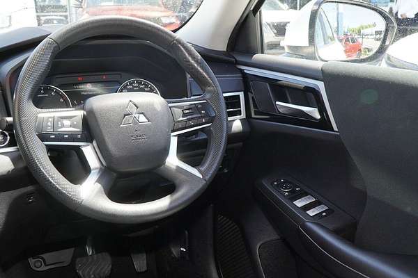 2022 Mitsubishi Outlander ES ZM