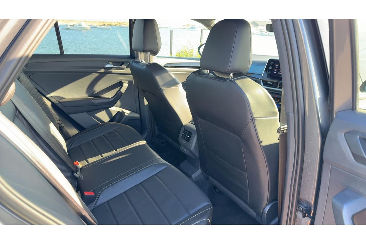 2024 Volkswagen T-Roc 140TSI R-Line D11