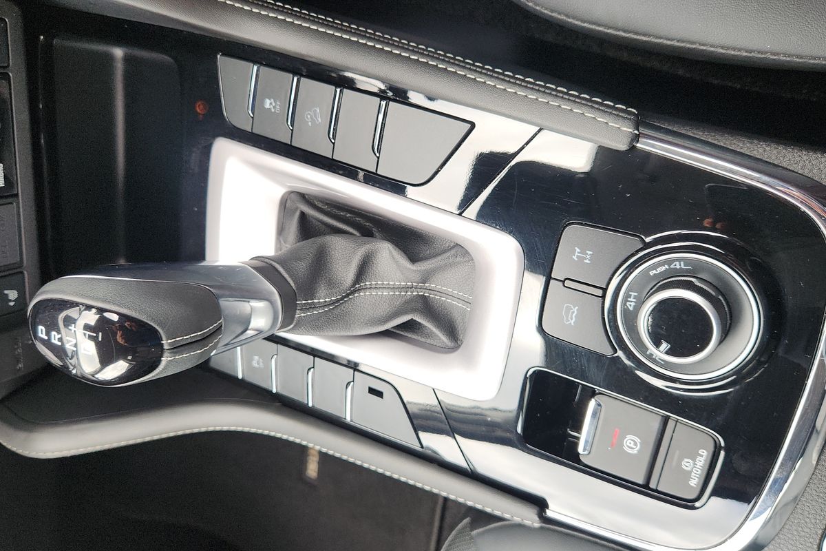 2023 Isuzu MU-X LS-T