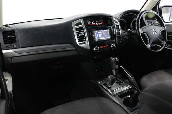 2017 Mitsubishi Pajero GLX NX