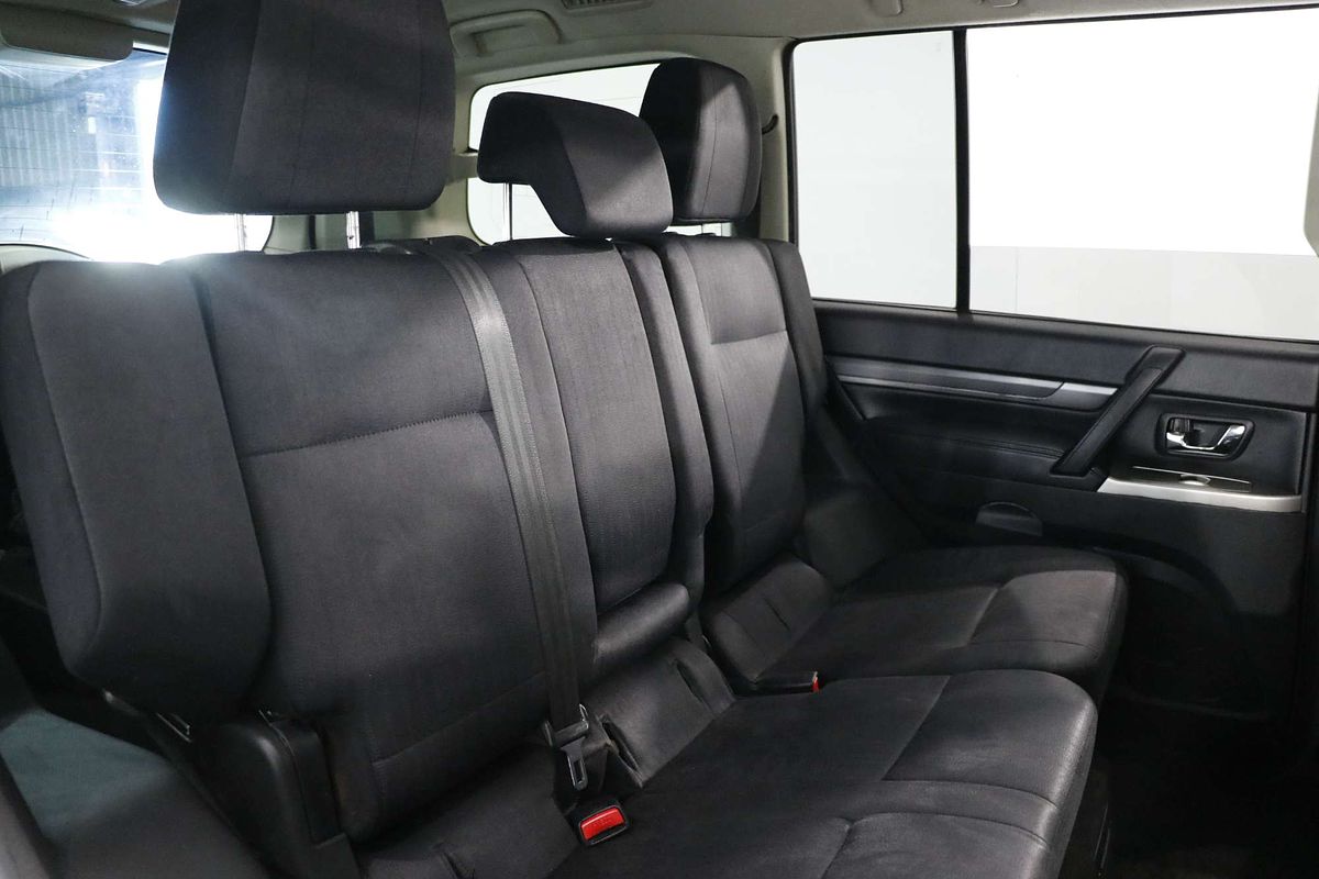 2017 Mitsubishi Pajero GLX NX