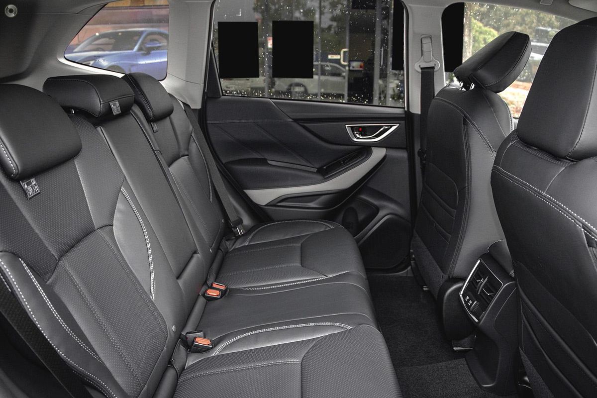 2025 Subaru Forester 2.5i Luxury Special Edition S5