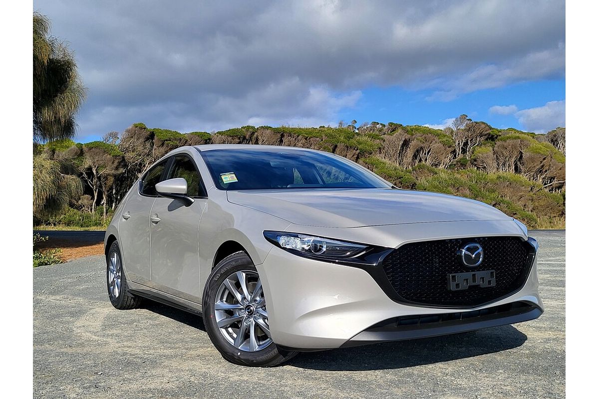 MAZDA3 R 6AUTO HATCH G20 PURE - AVAILABLE & INSTOCK