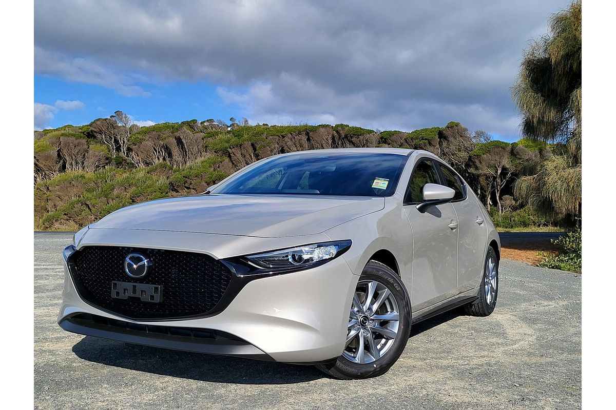 MAZDA3 R 6AUTO HATCH G20 PURE - AVAILABLE & INSTOCK