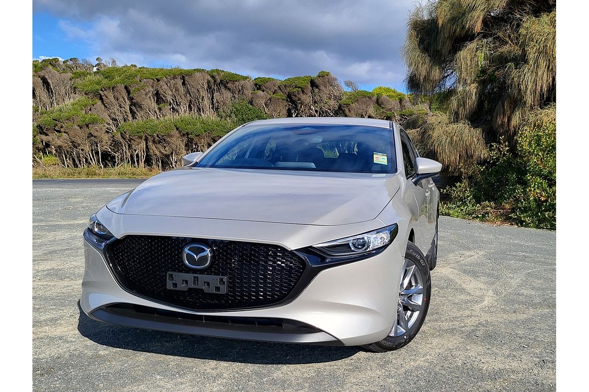 MAZDA3 R 6AUTO HATCH G20 PURE - AVAILABLE & INSTOCK
