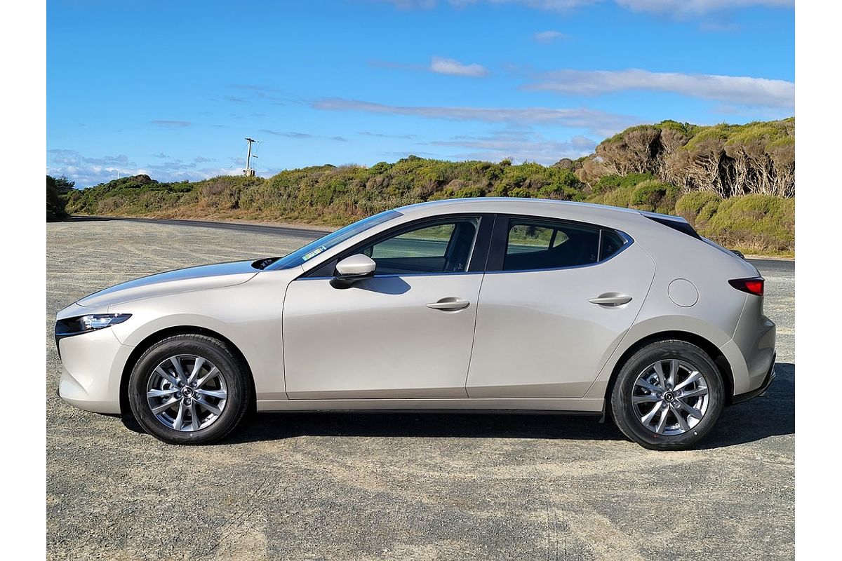 MAZDA3 R 6AUTO HATCH G20 PURE - AVAILABLE & INSTOCK