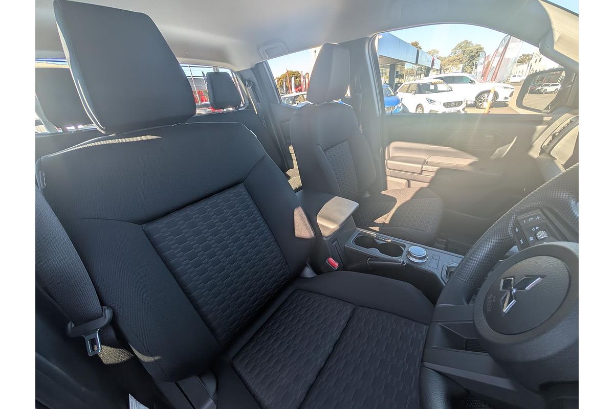 2025 Mitsubishi Triton GLX MV 4X4
