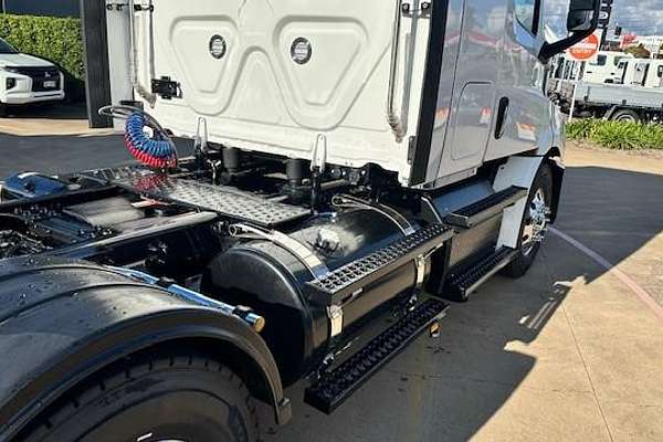 2023 Freightliner Cascadia 116