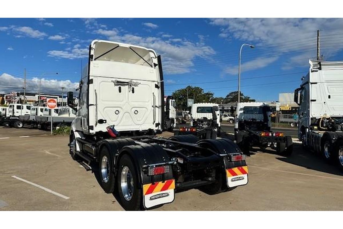 2023 Freightliner Cascadia 116