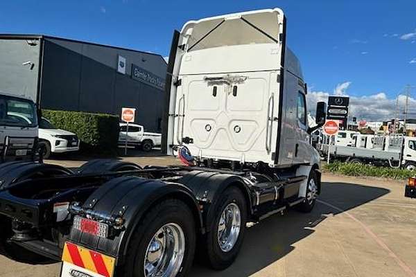 2023 Freightliner Cascadia 116