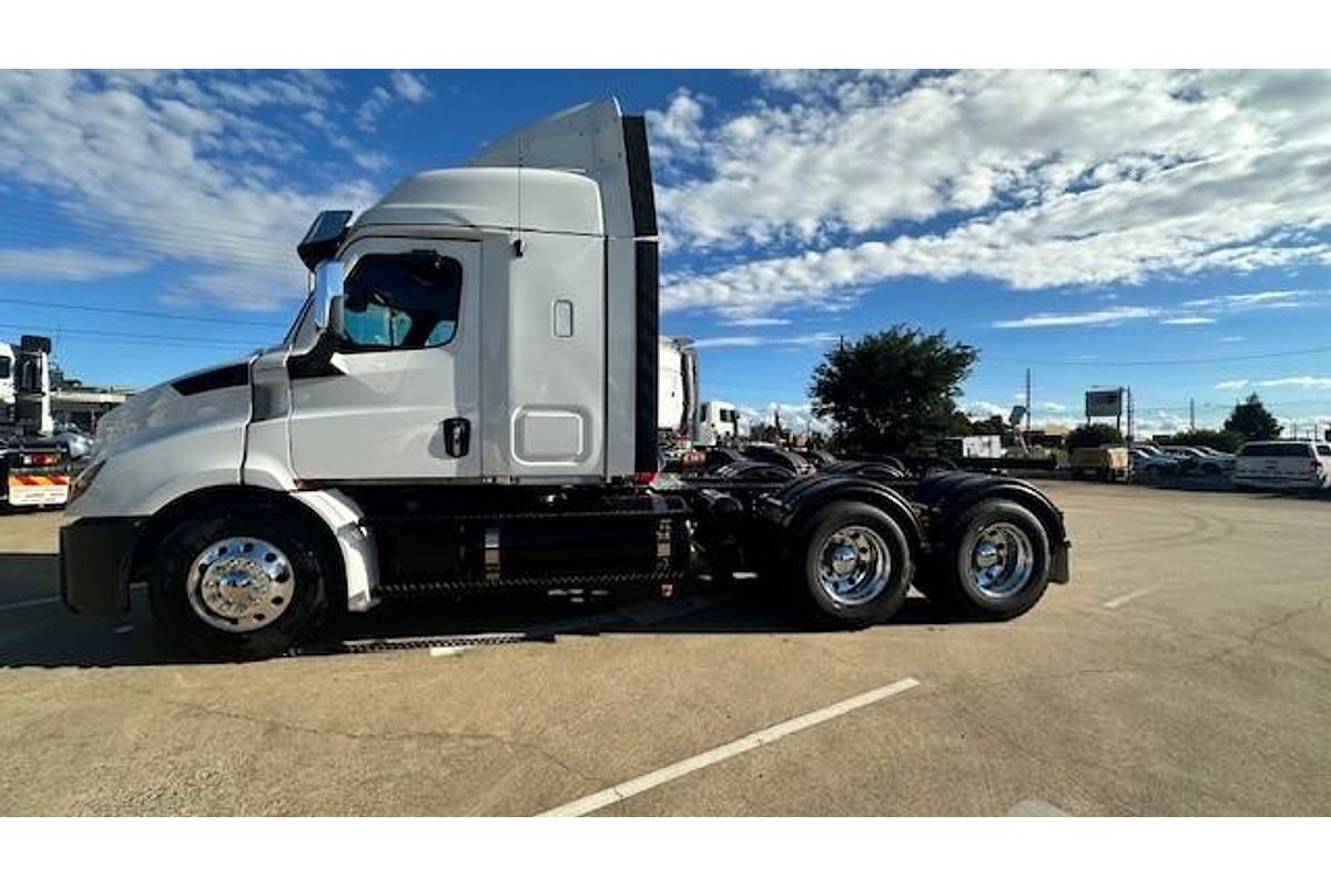 2023 Freightliner Cascadia 116