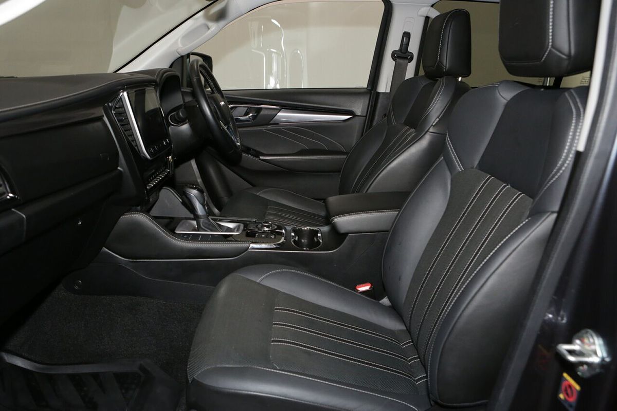 2022 Isuzu MU-X LS-T