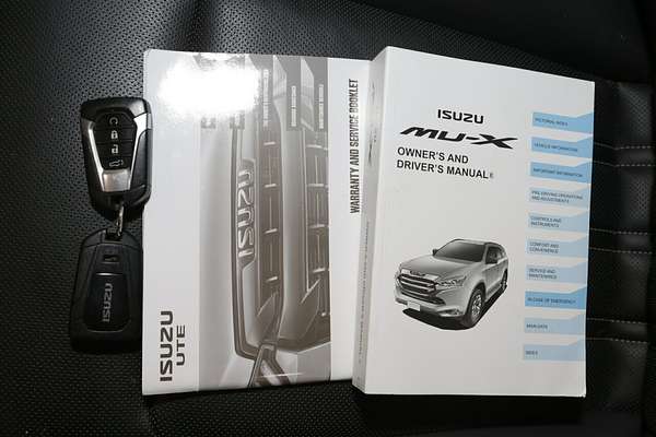 2022 Isuzu MU-X LS-T
