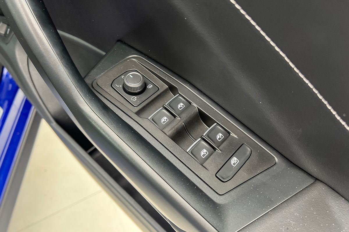 2023 Volkswagen T-Roc 140TSI R-Line D11
