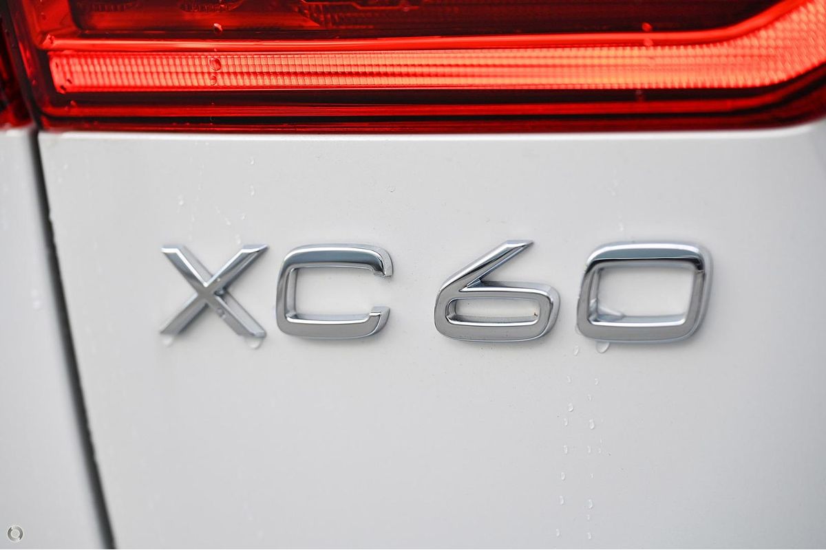 2024 Volvo XC60 Plus B5