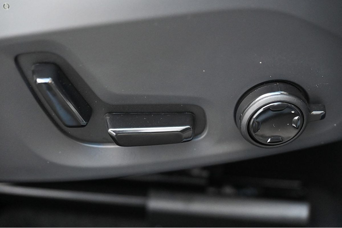 2024 Volvo XC60 Plus B5