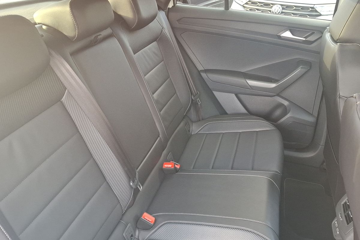 2024 Volkswagen T-Roc 140TSI R-Line D11