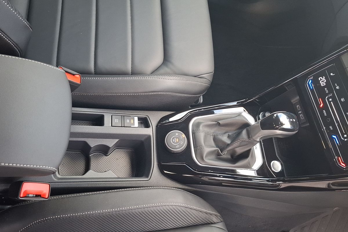 2024 Volkswagen T-Roc 140TSI R-Line D11