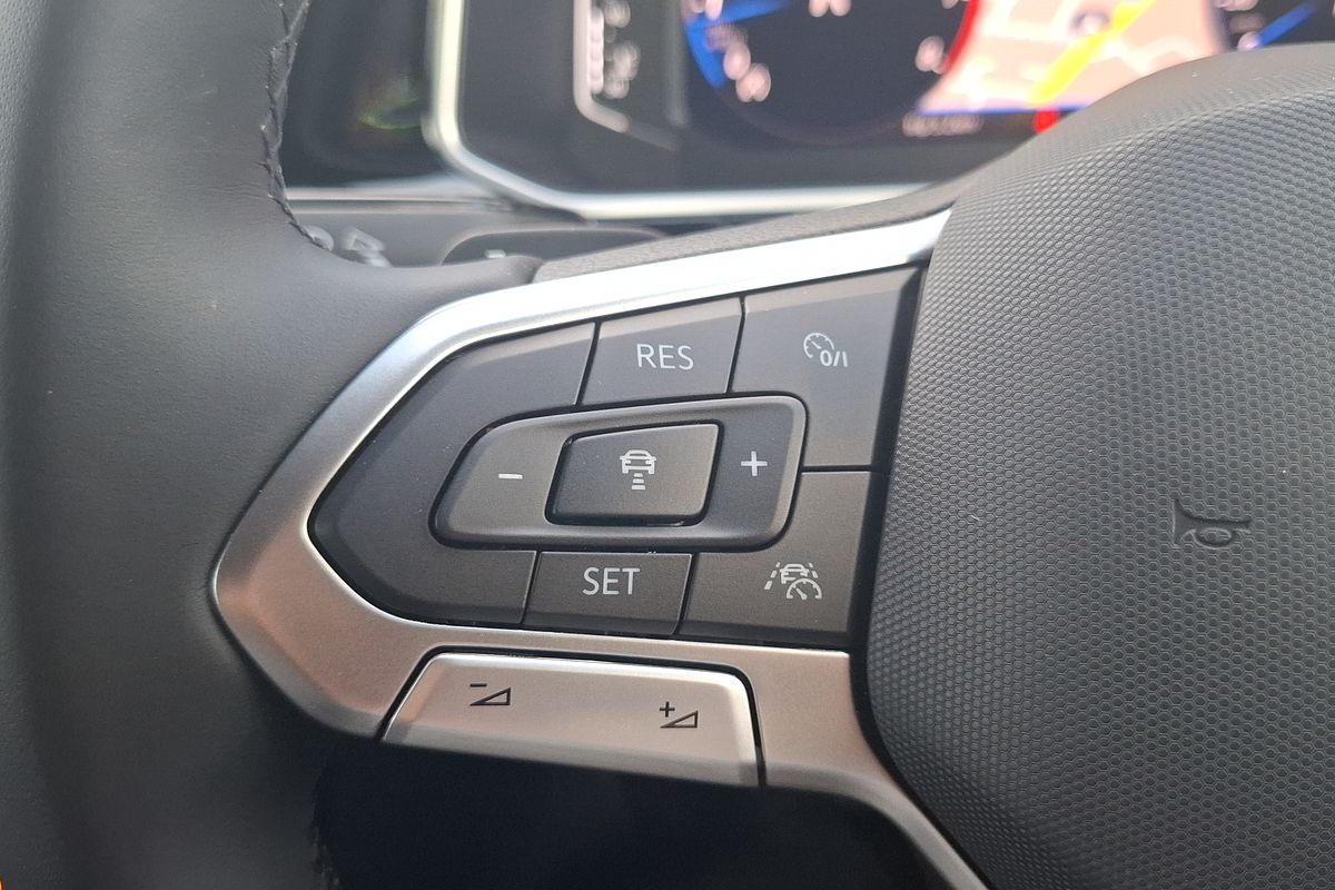 2024 Volkswagen T-Roc 140TSI R-Line D11