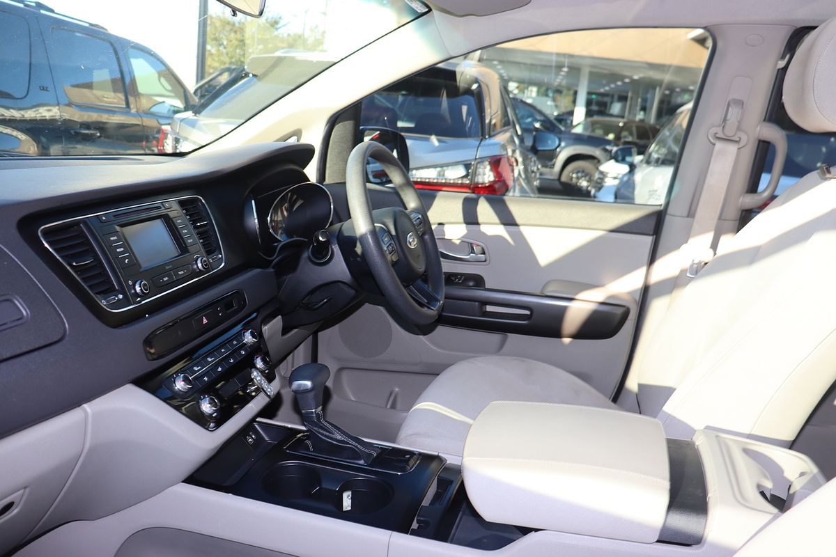 2017 Kia Carnival S YP