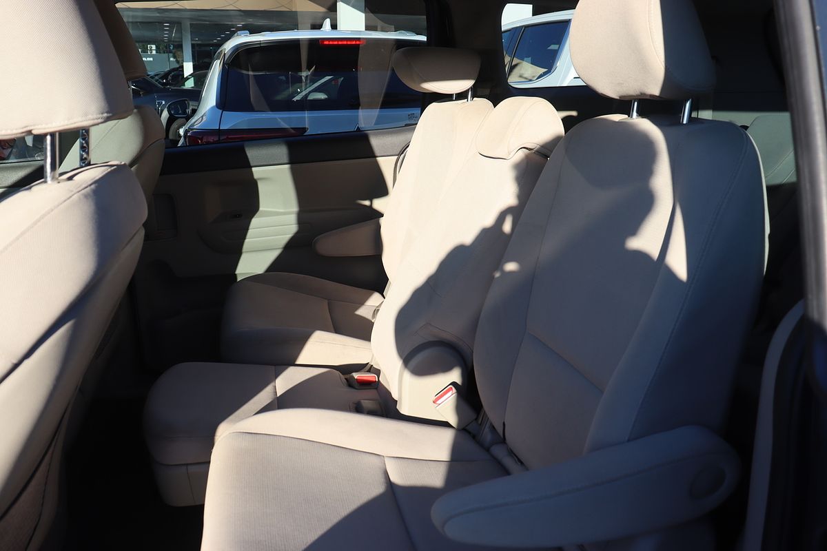 2017 Kia Carnival S YP
