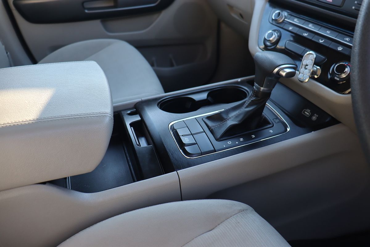 2017 Kia Carnival S YP