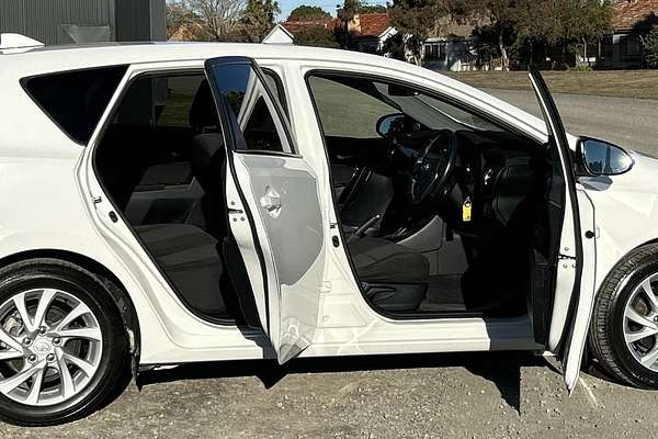 2017 Toyota Corolla Ascent Sport ZRE182R