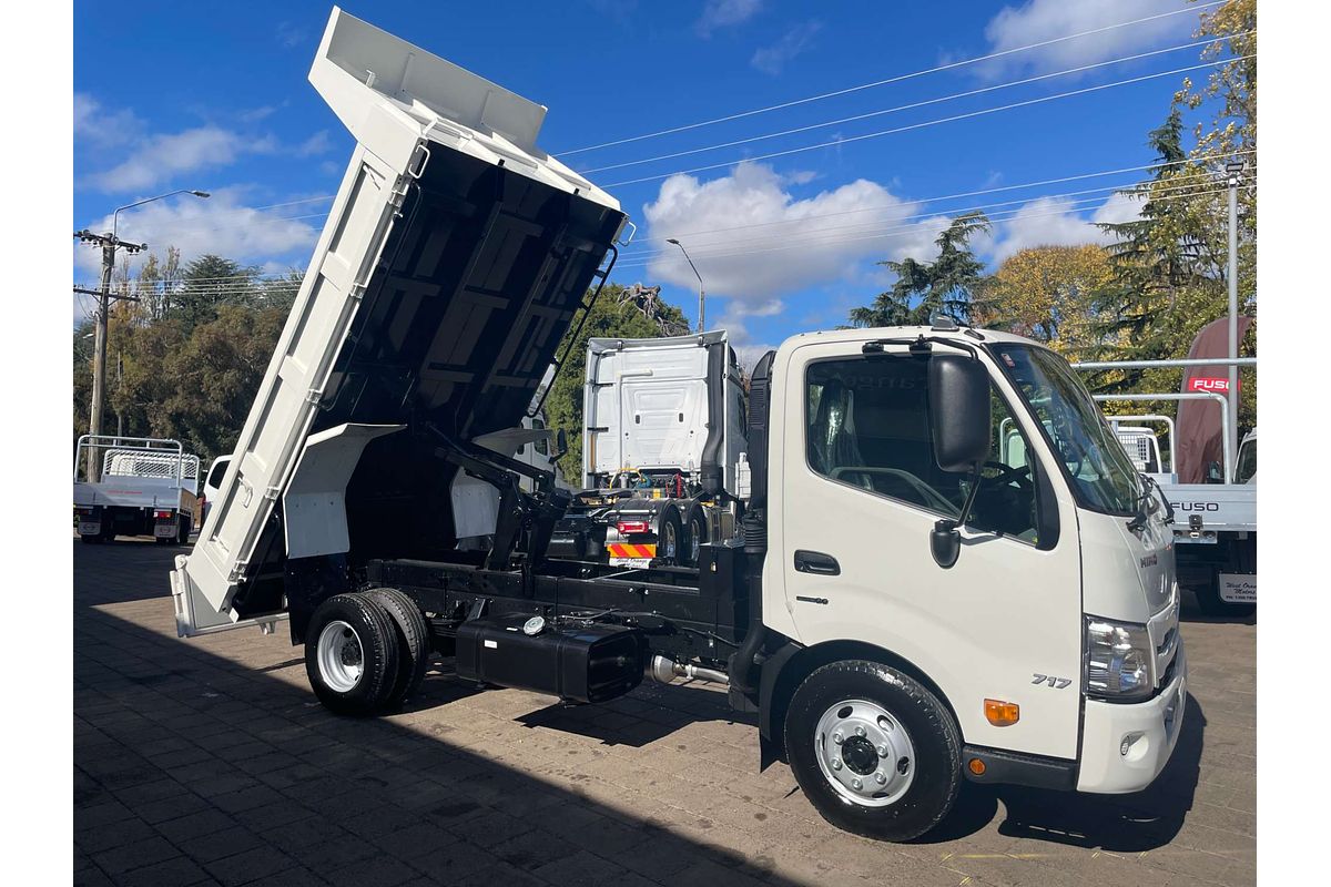 2024 Hino 300 Series 717 Tipper