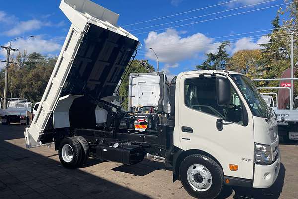 2024 Hino 300 Series 717 Tipper