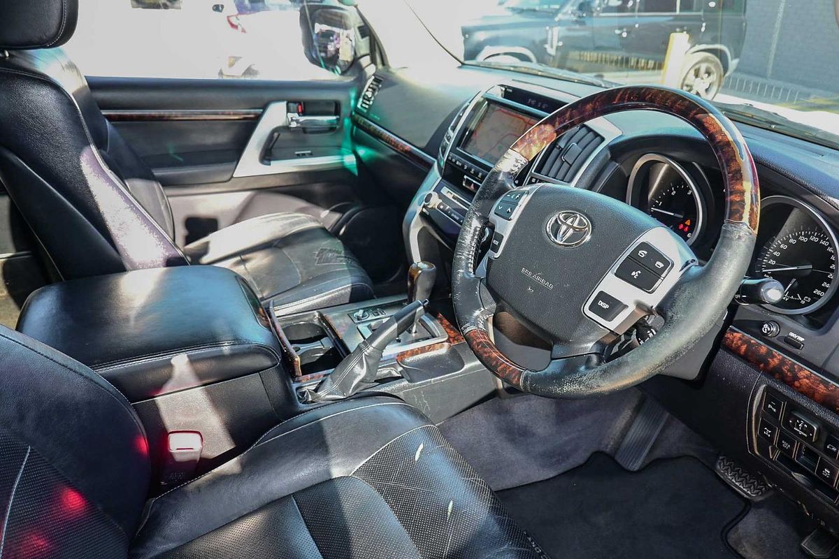 2012 Toyota Landcruiser Sahara VDJ200R