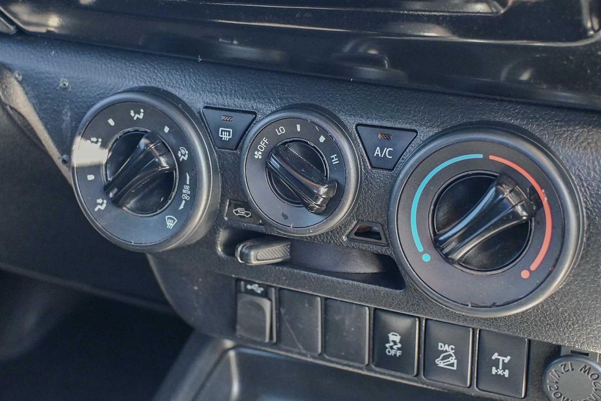 2018 Toyota Hilux SR GUN126R 4X4