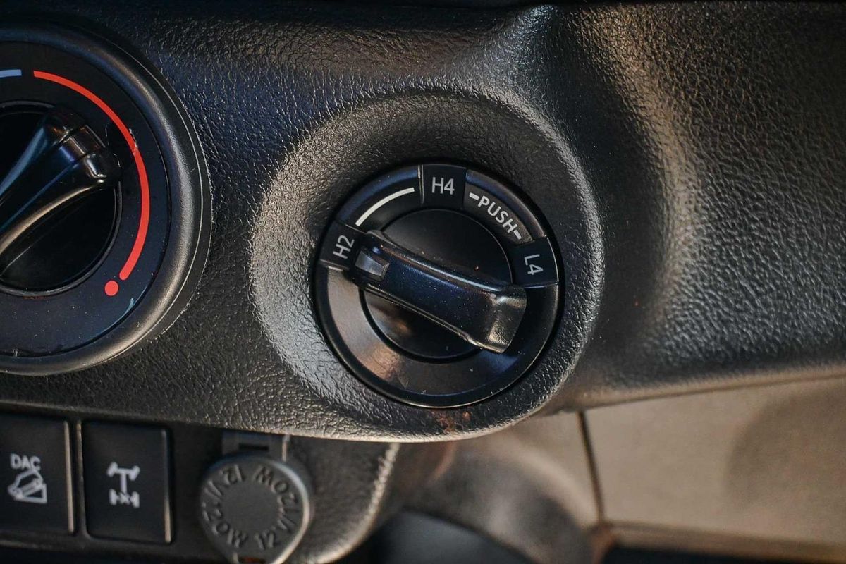 2018 Toyota Hilux SR GUN126R 4X4