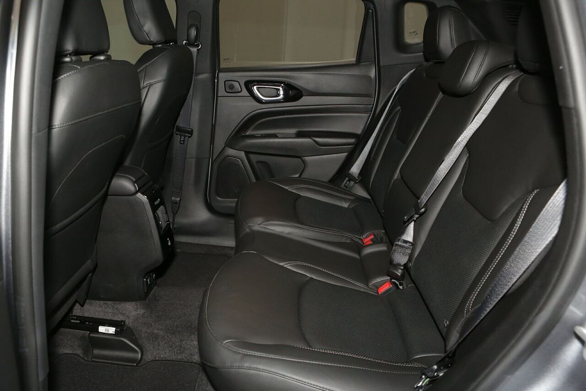 2023 Jeep Compass S-Limited M6
