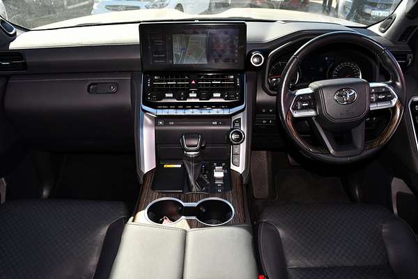 2022 Toyota Landcruiser Sahara FJA300R