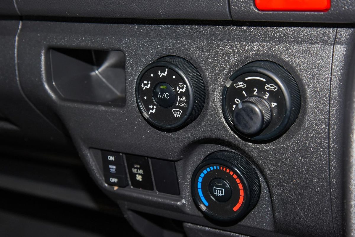 2014 Toyota Hiace Commuter KDH223R