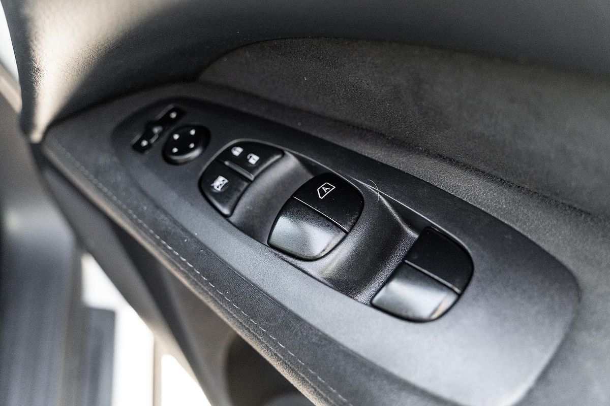 2014 Nissan Pathfinder ST R52