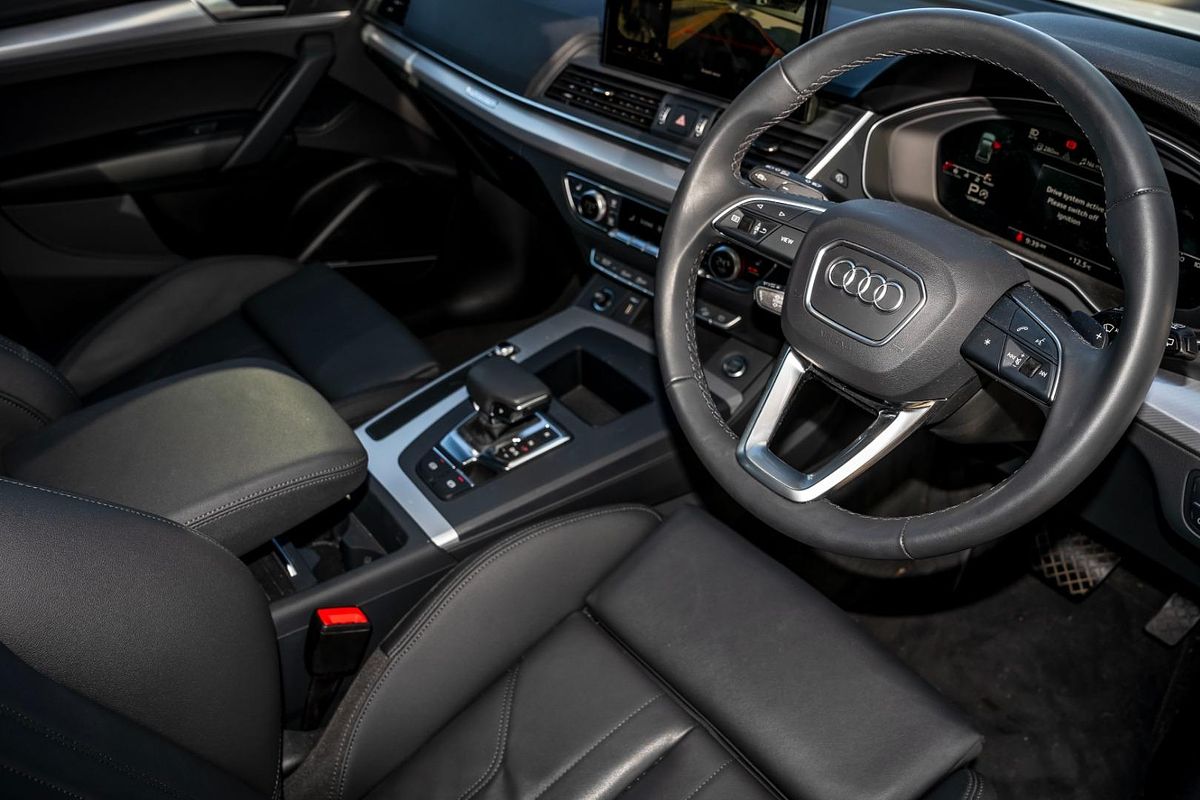 2024 Audi Q5 45 TFSI S line FY