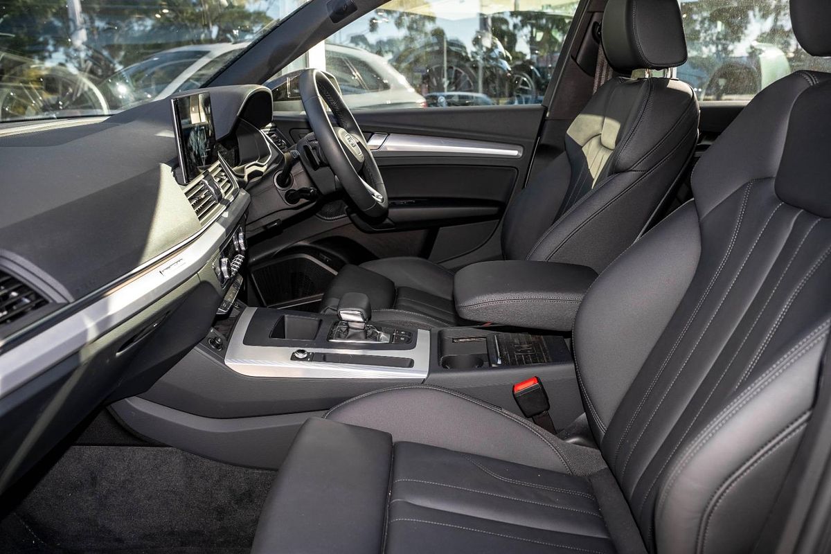 2024 Audi Q5 45 TFSI S line FY