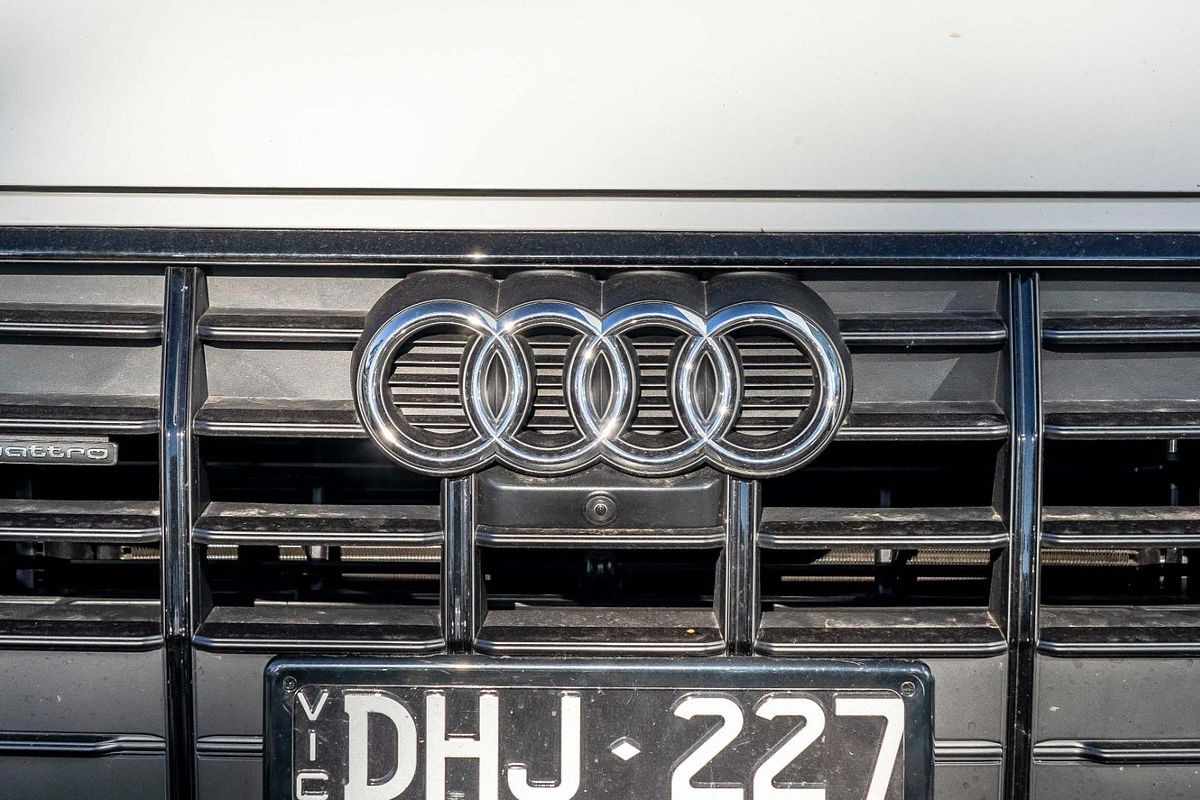 2024 Audi Q5 45 TFSI S line FY