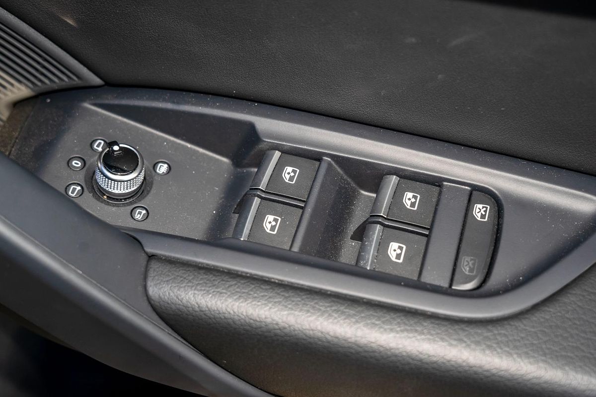 2024 Audi Q5 45 TFSI S line FY