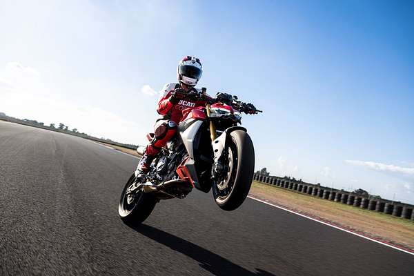 2025 Ducati STREETFIGHTER V2 S