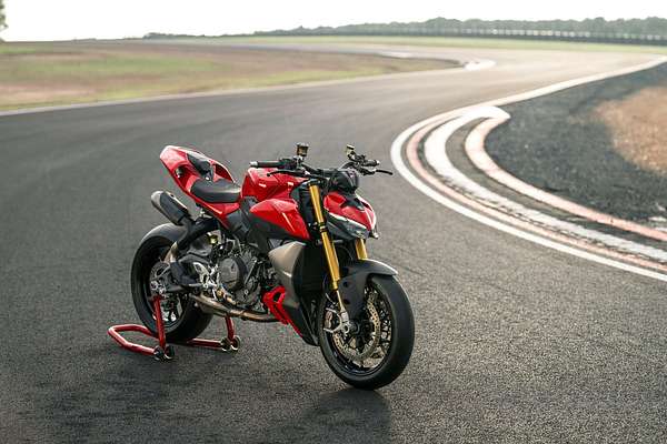 2025 Ducati STREETFIGHTER V2 S
