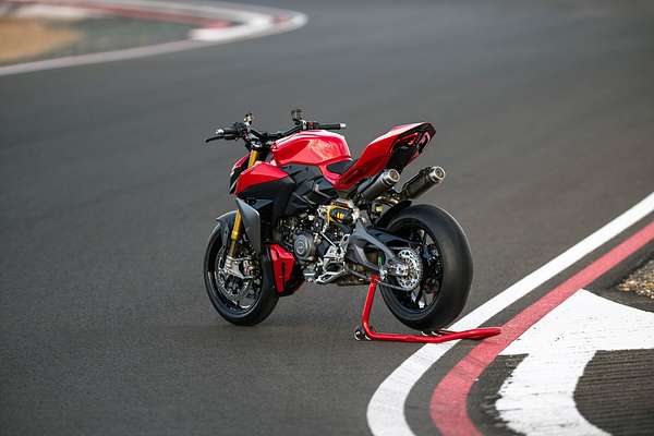 2025 Ducati STREETFIGHTER V2 S